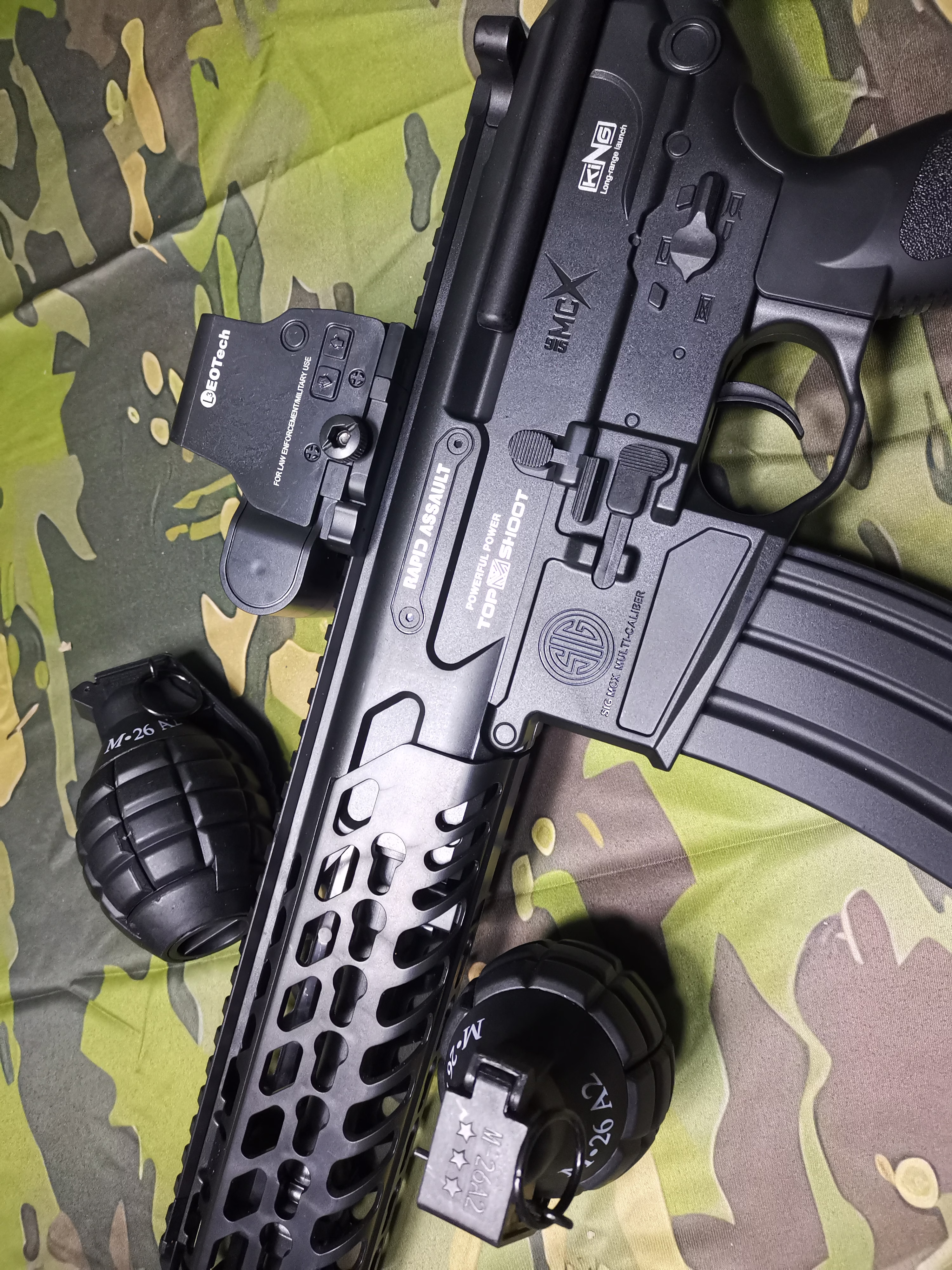 EOTech holo sight EOTech holo sight